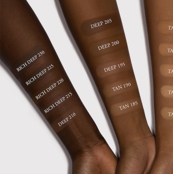 Kat von D 'Lock-it' Powder Foundation - Picture 3 of 4